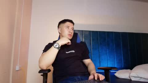 ethanconnor_ online show from October 7, 12:31 pm