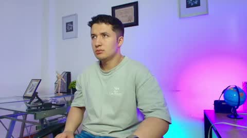 ethanconnor_ online show from May 23, 12:21 pm