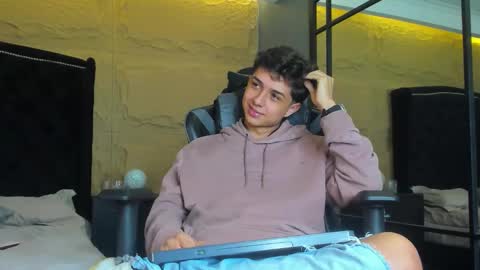 ethanlowell online show from November 17, 5:54 am