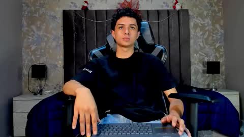 ethanlowell online show from December 17, 5:14 am