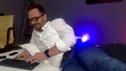 euginehot online show from December 18, 4:25 pm