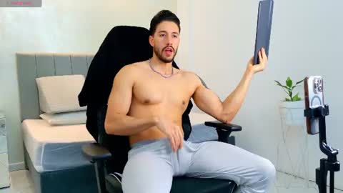 E V A N S online show from June 29, 1:01 am