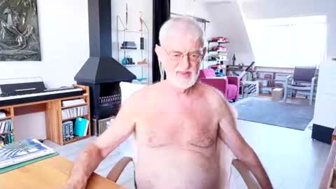 Naaktloper online show from July 14, 1:39 pm