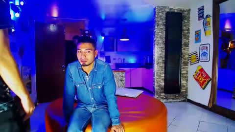 extrangers online show from December 28, 12:03 pm