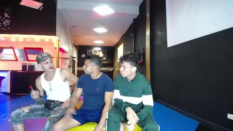 extrangers online show from February 20, 12:04 pm