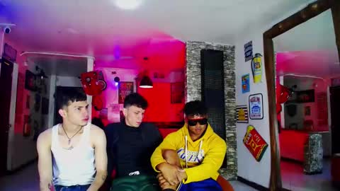 extrangers online show from January 20, 12:18 pm