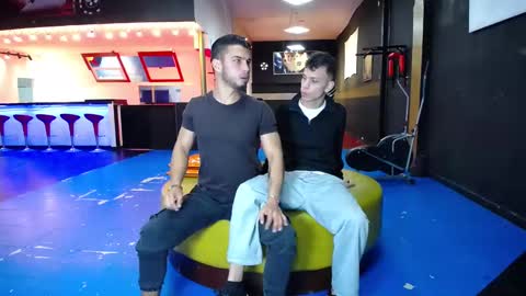 extrangers online show from March 9, 12:09 pm