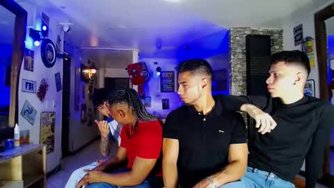 extrangers online show from December 24, 12:11 pm