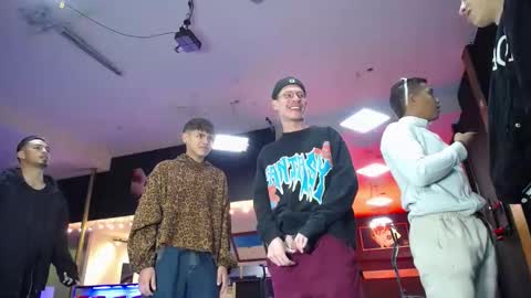 extrangers online show from September 15, 12:17 pm