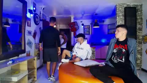 extrangers online show from December 26, 12:05 pm