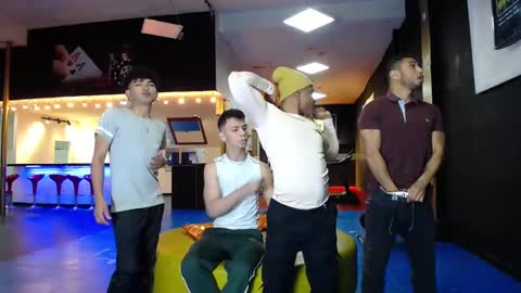 extrangers online show from March 8, 12:06 pm