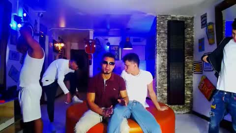 extrangers online show from January 7, 12:05 pm