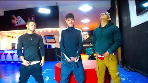 extrangers online show from September 22, 11:43 am