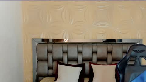 Ezzio Scolaro online show from December 16, 10:50 pm