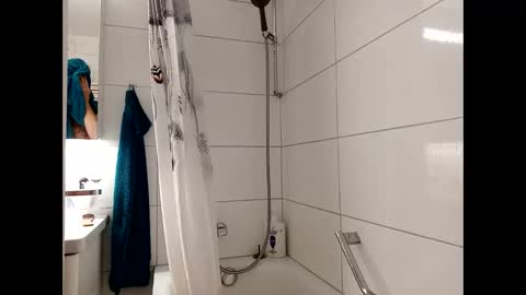 Snapshot of falushp chatting on October 22, 9:57 am falushp online show from October 22, 9:57 am