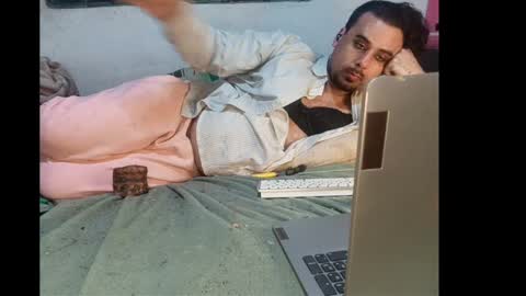 Faux Feitico online show from May 3, 2:58 am