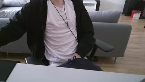 felixsagg online show from June 15, 9:23 am