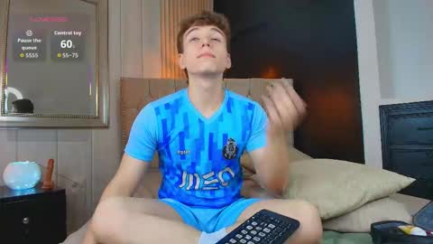 Femboy Max online show from September 13, 12:39 pm