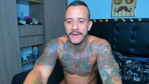 Snapshot of fitnolan chatting on December 19, 11:57 pm Elias Valencia online show from December 19, 11:57 pm