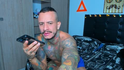 Snapshot of fitnolan chatting on December 25, 2:14 am Elias Valencia online show from December 25, 2:14 am