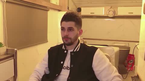 independent model online show from February 22, 5:47 pm