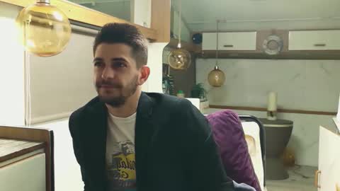 independent model online show from March 22, 5:51 pm