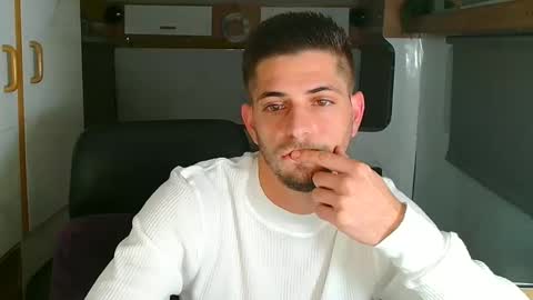 independent model online show from October 27, 6:21 pm