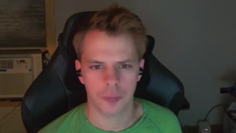 forever_broken online show from December 2, 6:38 am