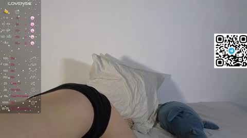 forever_eren online show from December 18, 12:23 pm