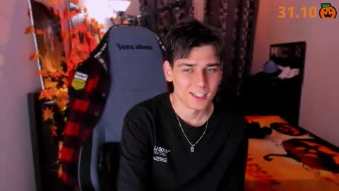 Foxicfu online show from October 18, 4:12 pm