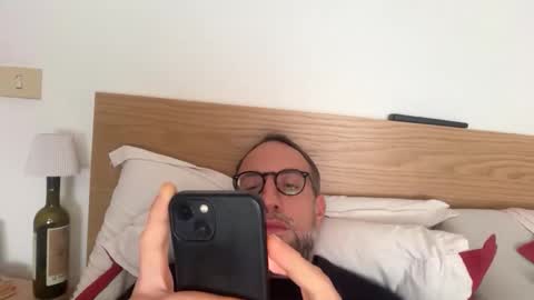 fra___ online show from November 25, 2:08 pm