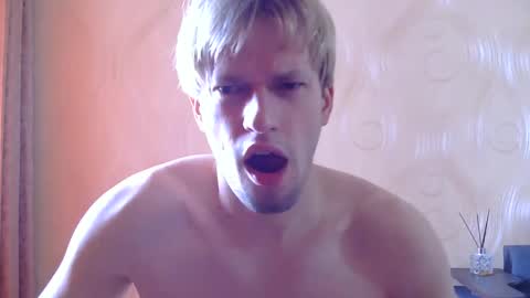 frame_tamer888 online show from May 15, 8:33 am