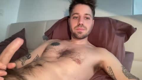 Snapshot of frankybiiig chatting on February 10, 12:18 pm thegoodandbiiig online show from February 10, 12:18 pm