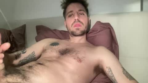 Snapshot of frankybiiig chatting on February 8, 8:53 pm thegoodandbiiig online show from February 8, 8:53 pm