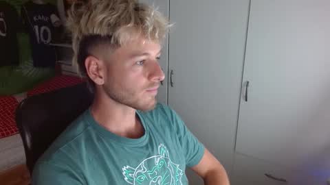 Snapshot of freddy_star chatting on October 18, 4:23 pm Frederick Perin online show from October 18, 4:23 pm