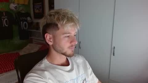 Snapshot of freddy_star chatting on September 30, 12:20 pm Frederick Perin online show from September 30, 12:20 pm