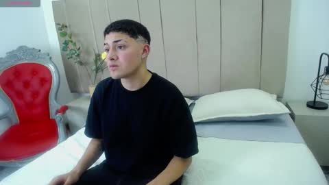 FunThiagoX online show from November 1, 8:02 pm