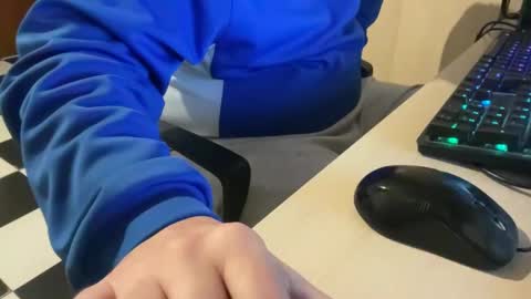 Snapshot of fuzitzu2 chatting on February 11, 10:15 am fuzitzu2 online show from February 11, 10:15 am