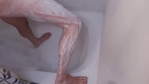 Fuzzy Wuzzy Shaved online show from December 1, 1:08 am