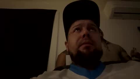 yeeah online show from December 14, 9:27 am