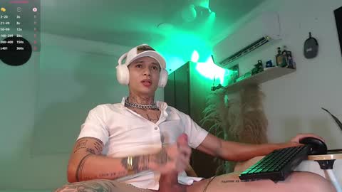 independent model online show from December 6, 3:52 am