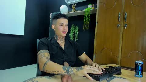 independent model online show from February 14, 5:51 am