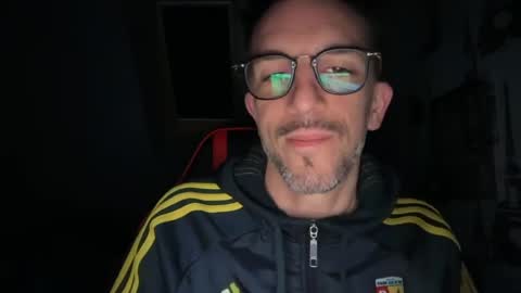 Gigi online show from April 25, 2:14 am