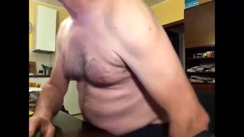 giovanni_1964 online show from April 25, 7:44 pm