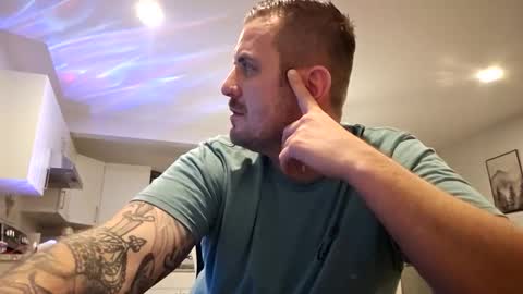 Snapshot of girthylax51 chatting on November 1, 6:50 am BIG K online show from November 1, 6:50 am