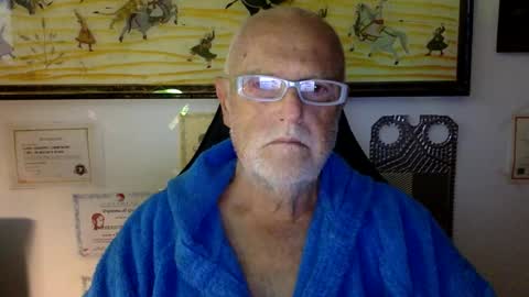 giutomma930394 online show from May 24, 6:14 pm