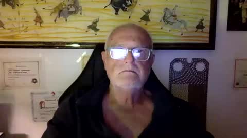 giutomma930394 online show from May 9, 6:42 pm
