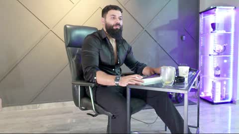 Matthew .. for short call me Matt online show from December 4, 4:21 am