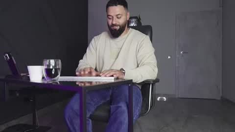 Matthew .. for short call me Matt online show from October 12, 10:15 pm