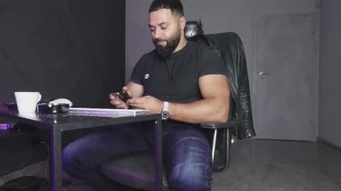 Matthew .. for short call me Matt online show from October 5, 1:31 am